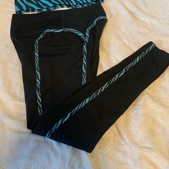 Nike Dri Fit Blue Tiger Icon Clash Sports Bra with Matching Full Length Pants - Picture 2 of 8